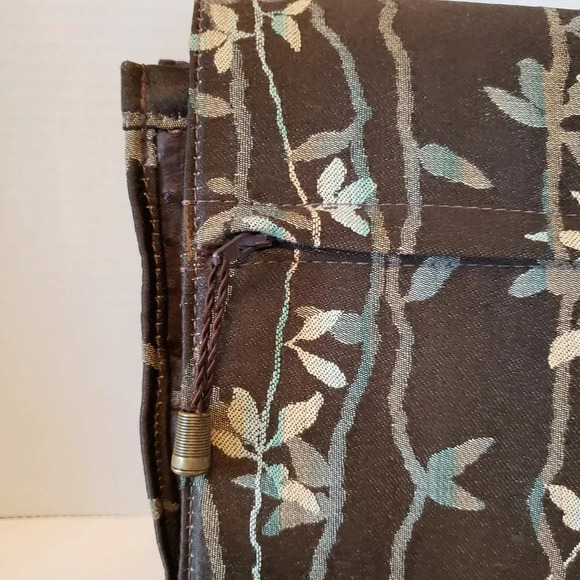 The Tea Garden Womans Brown Faux Ostrich Leather/Floral Fabric Crossbody Bag. - Picture 8 of 13